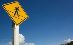 Il-pedone-sulle-strisce-puo-essere-responsabile-per-investimento-370x230