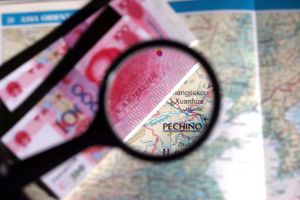 BANCONOTE CINESI CINA YUAN RENMINBI MAZZETTE PECHINO LENTE ATLANTE