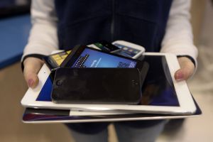 INTRODOTTA TASSA SUGLI SMARTPHONE TABLET TECNOLOGIA HIGH TECH TELEFONIA TELEFONO TELEFONI