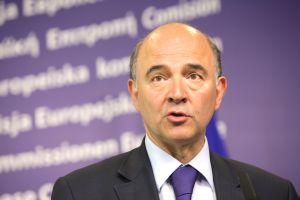 Olli Rehn at the righ, Pierre Moscovici.